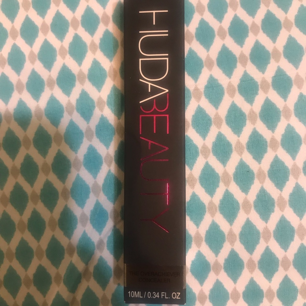Huda beauty meringue overachiever concealer